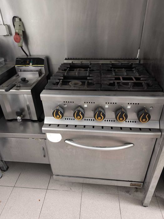 Equipamentos Hotelaria - Churrasqueira/Vitrines/Bancadas