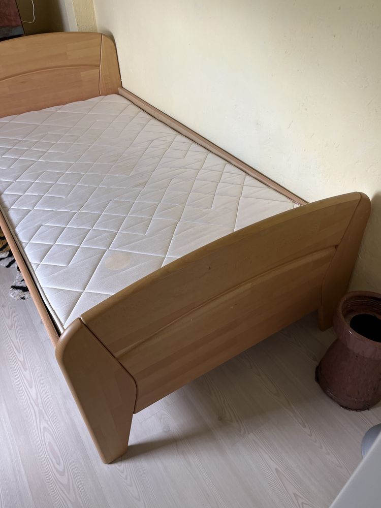 Łóżko z materacem 100x200