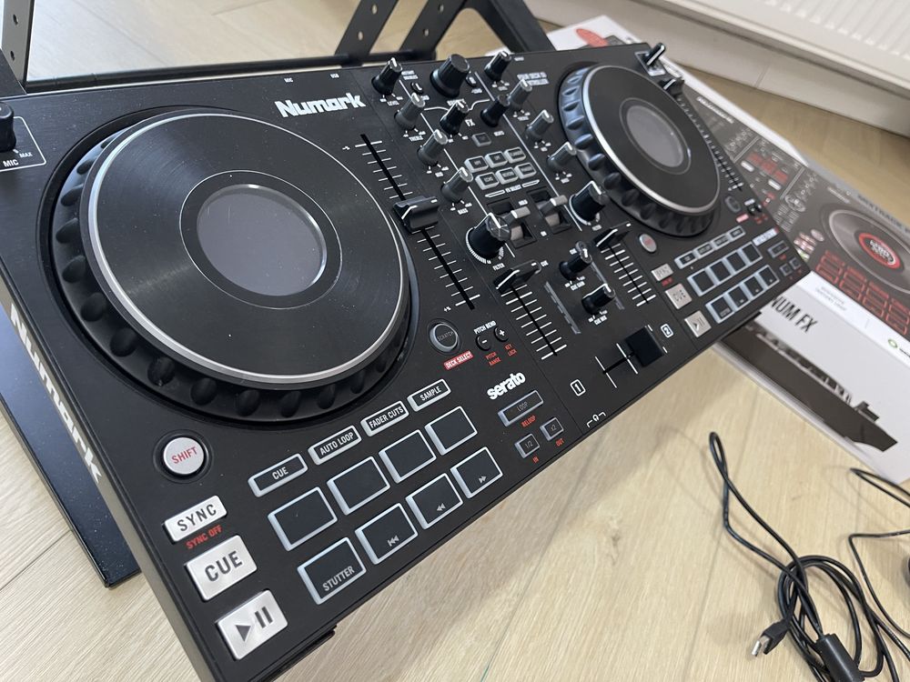 Numark Mixtrack Platinum FX 4 kanaly jak nowy!