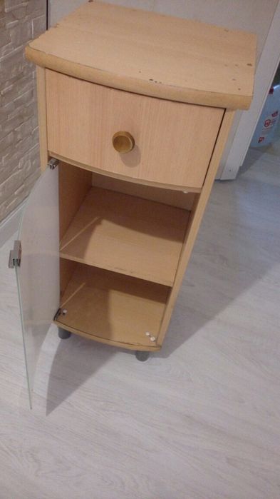 szafka łazienkowa szklane drzwiczki