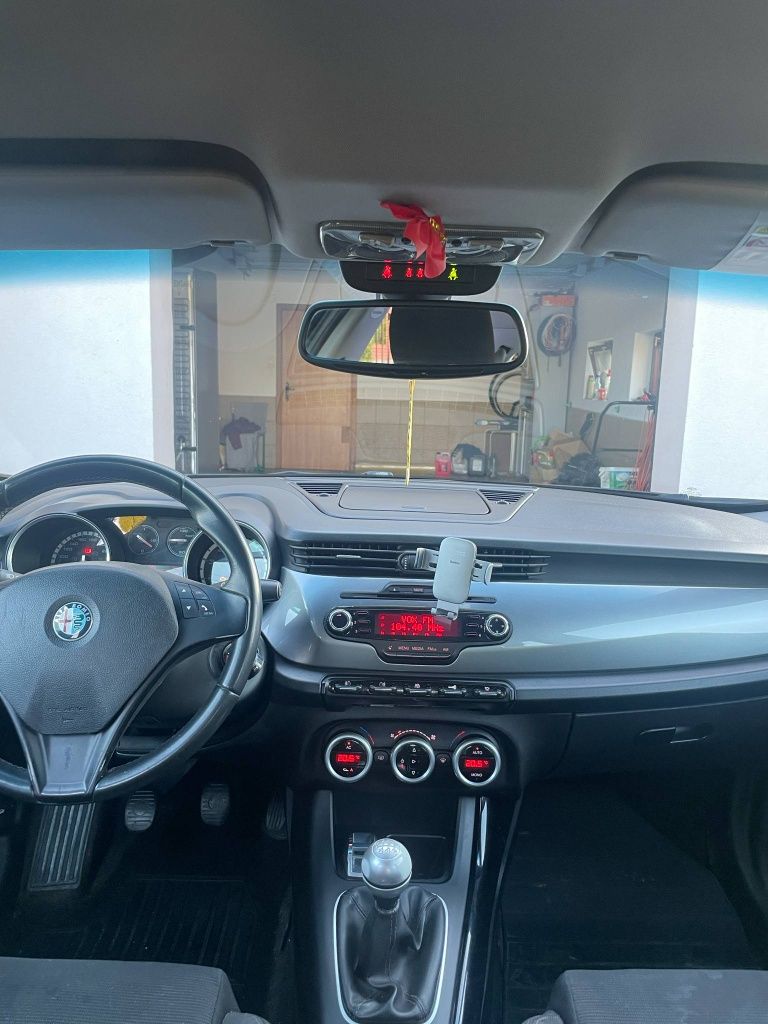 Sprzedam Alfa Romeo Giulietta LPG 2011 rok.