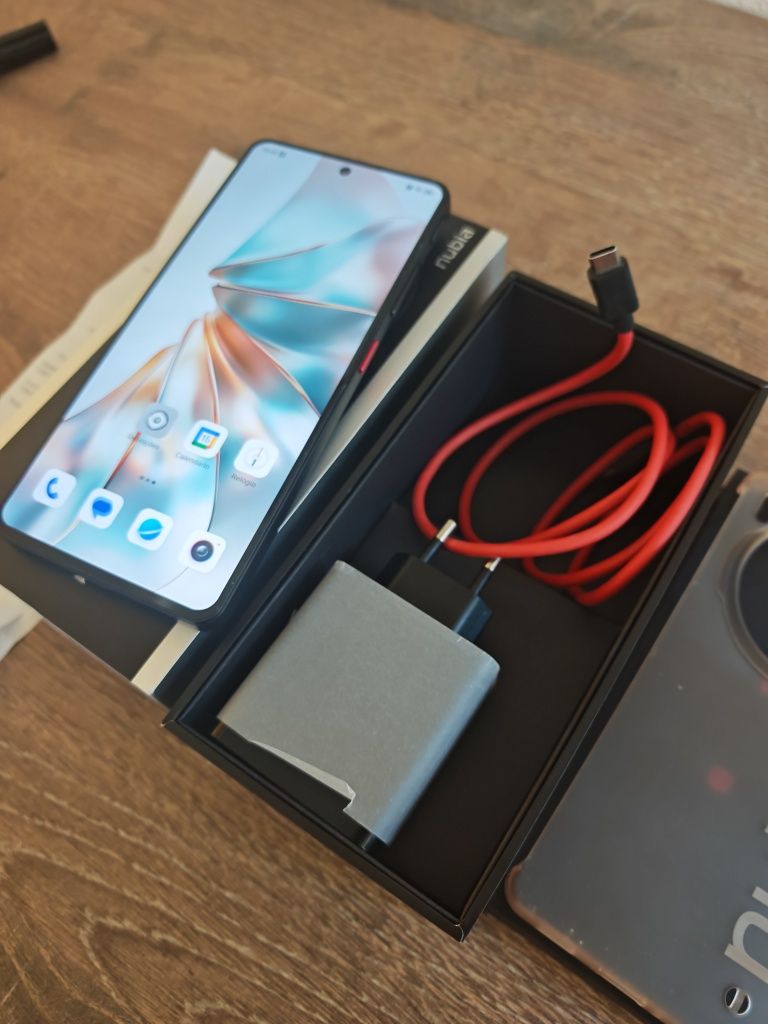 Nubia Z60S Pro 6.8" 12GB/256GB Dual Sim Preto C/Garantia Em bom estado