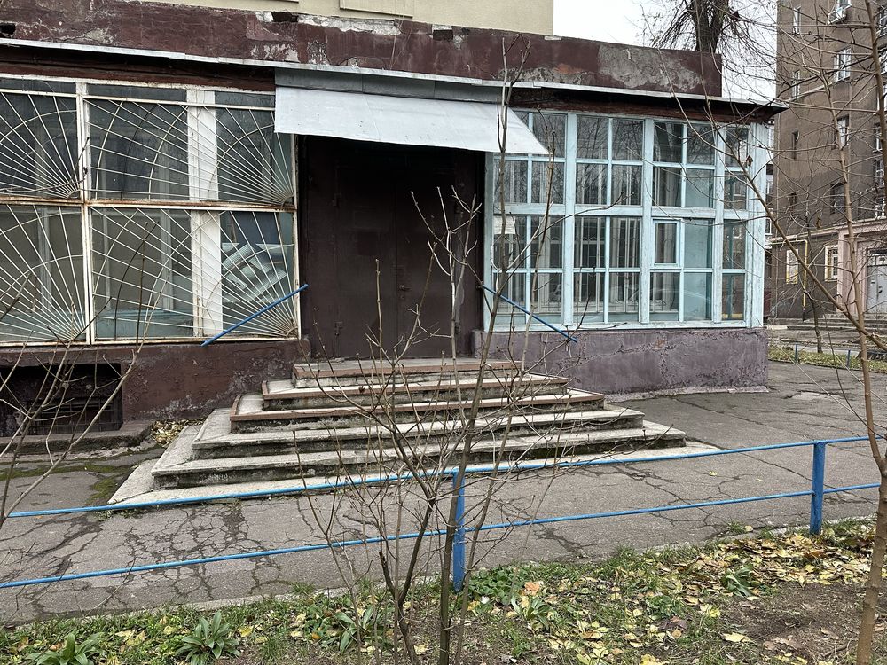 Здаеться перший поверх Металургів