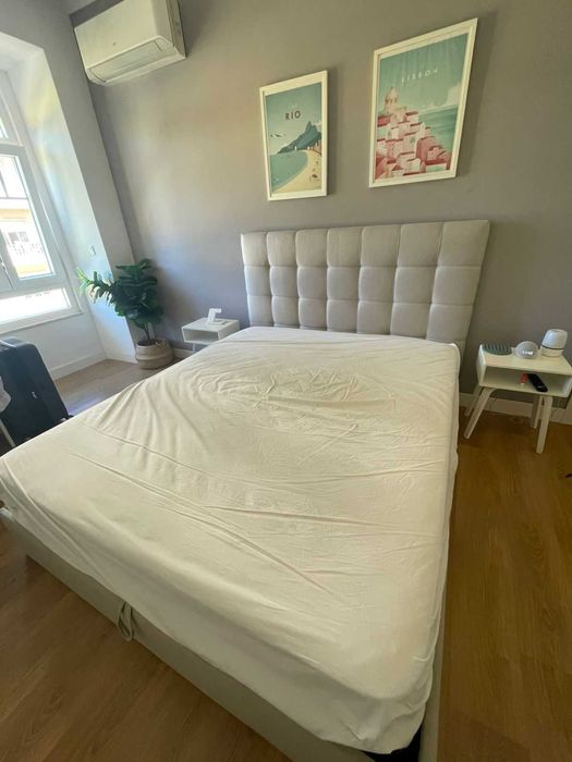 Cama Queen box com cabeceira Cinza claro 190 x 160