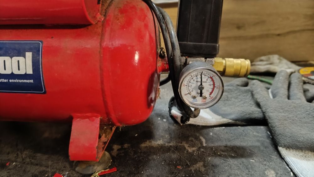 Maly kompresor 6L NuTool 8 bar