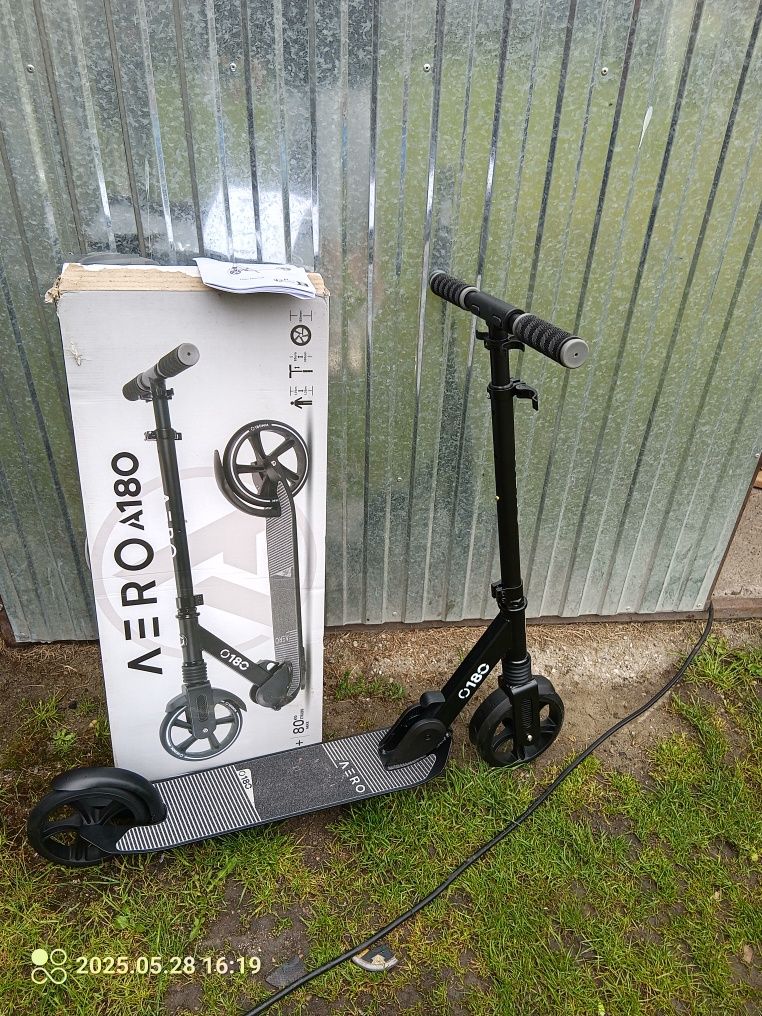Hulajnoga aero A180 

Cena 159 zł 
Produkt powystawowy 
Opakowanie pod