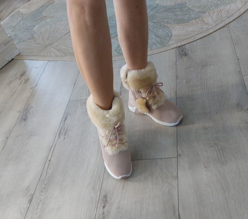 Зимові черевики SKECHERS натуральним хутром 39-40 р