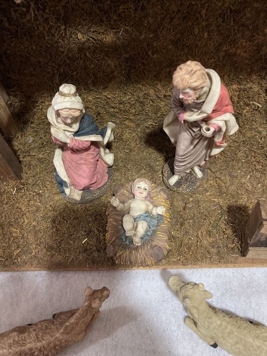 Presepio peças em marfinite e casa em madeira