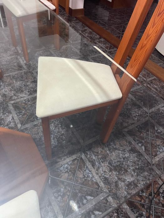 Mesa de Vidro com 6 cadeiras