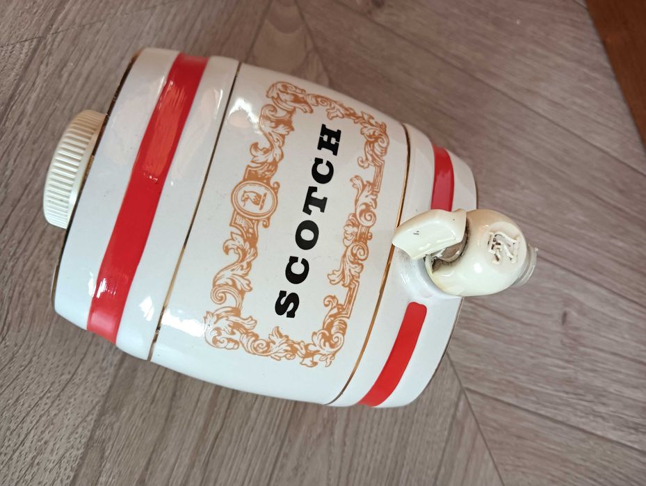 Baryłka porcelanowa po Whisky z korkiem
