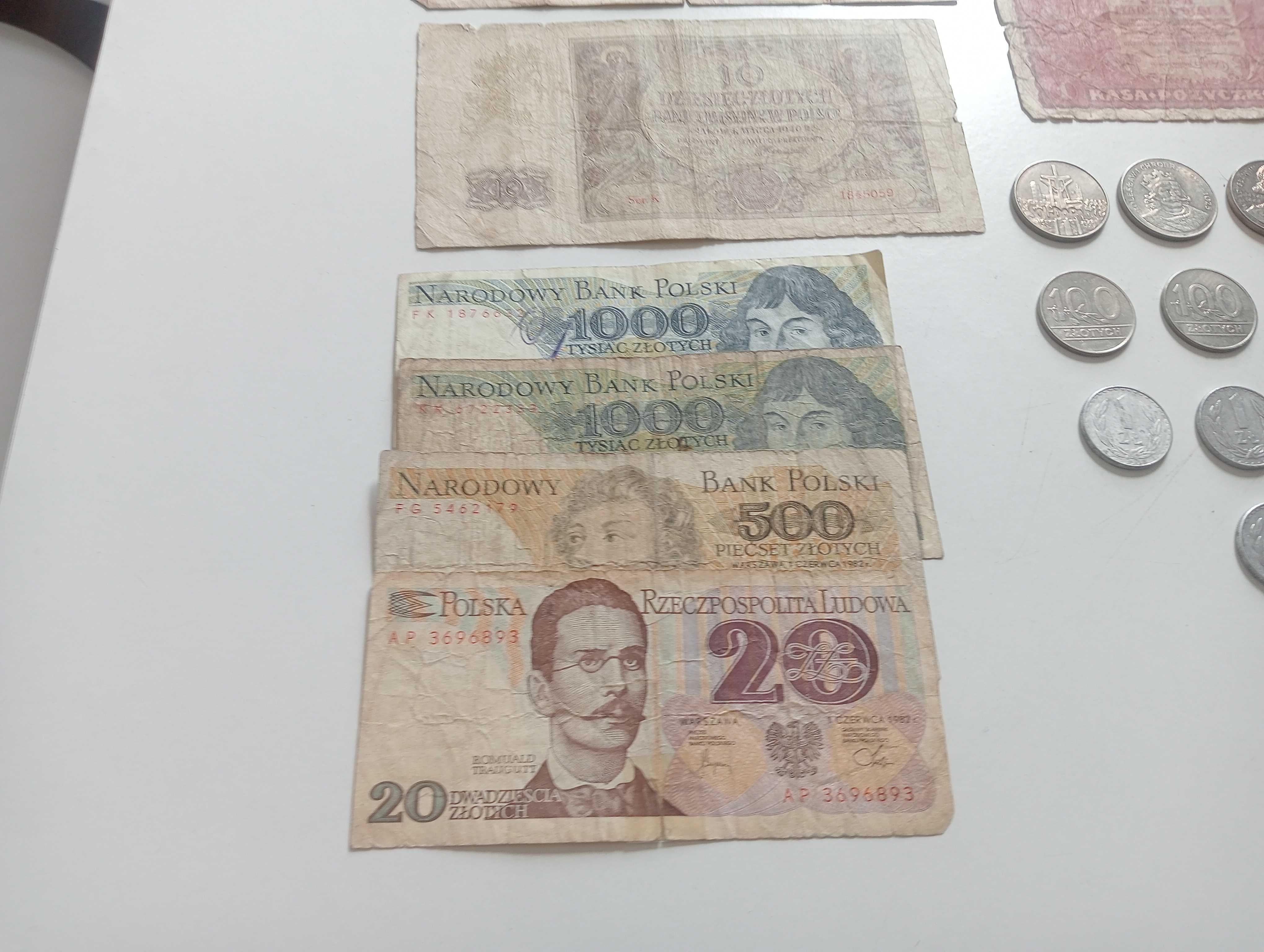 Zestaw starych banknotów i monet  od 1919 roku