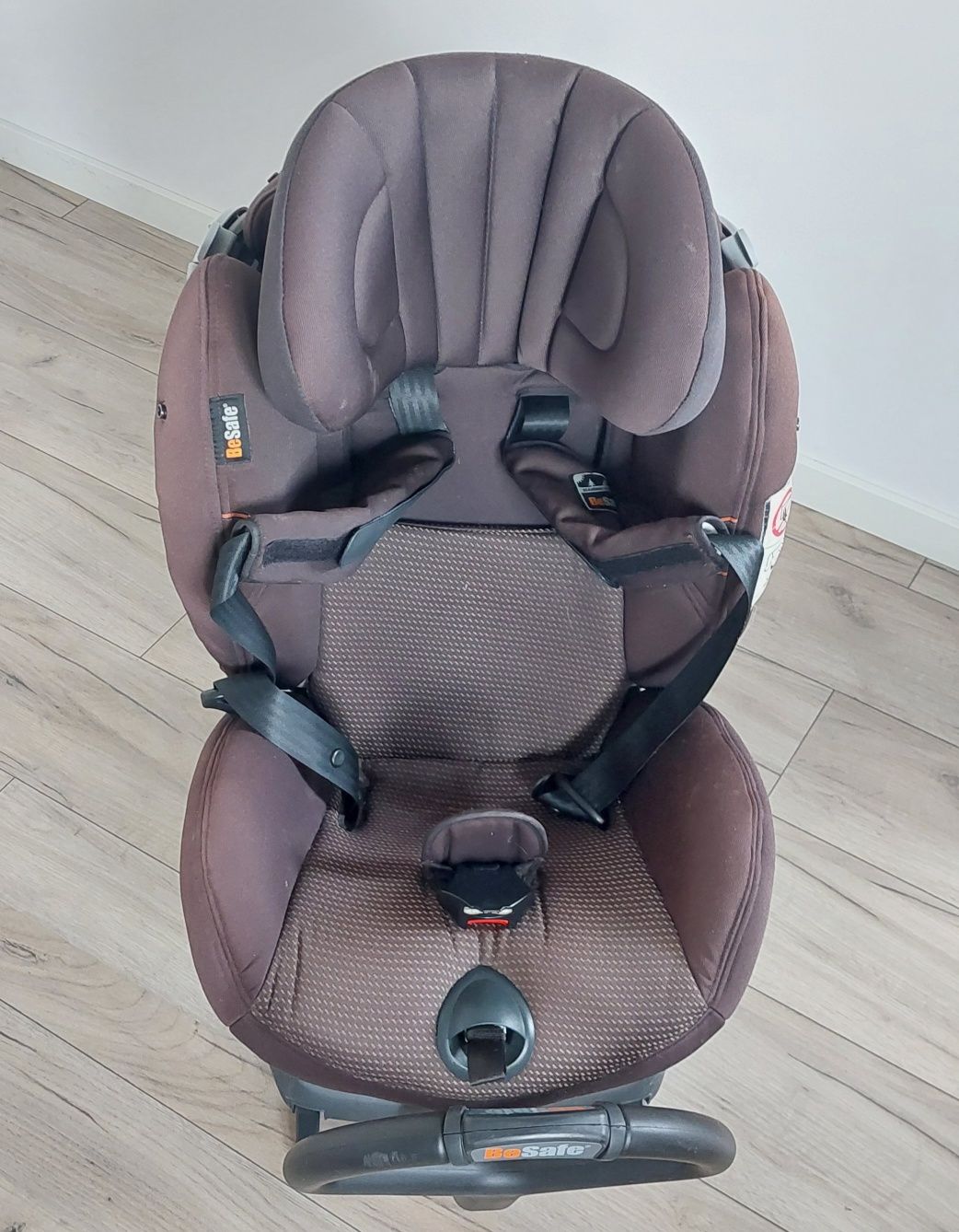 Fotelik BeSafe Izi Combi X3 Isofix 0-18 rwf do jazdy przodem tyłem