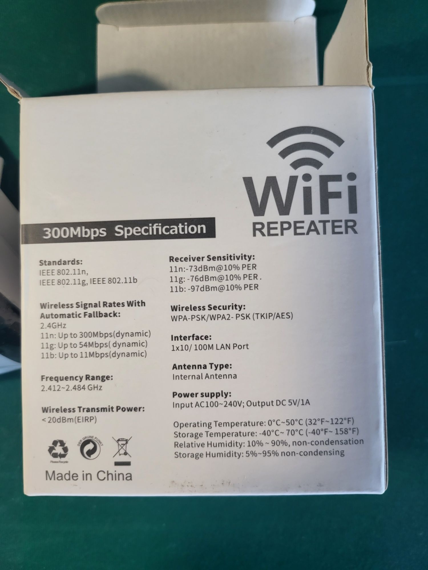 Repetidor sinal Wi-Fi. Amplificador de rede wireless. Wi-Fi repeater.