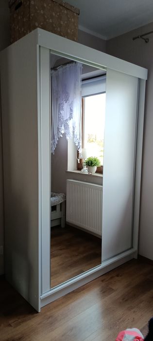 Sprzedam szafę przesuwną z lustrem