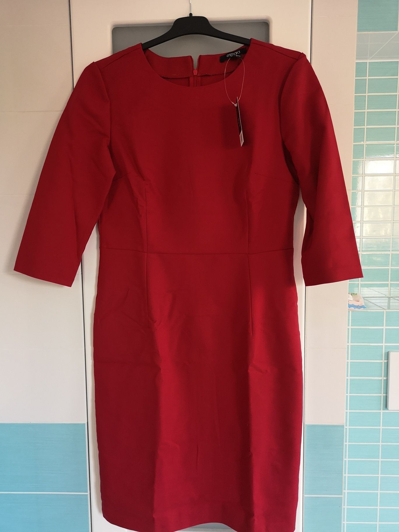 Sukienka biznesowa, piękna czerwona 38