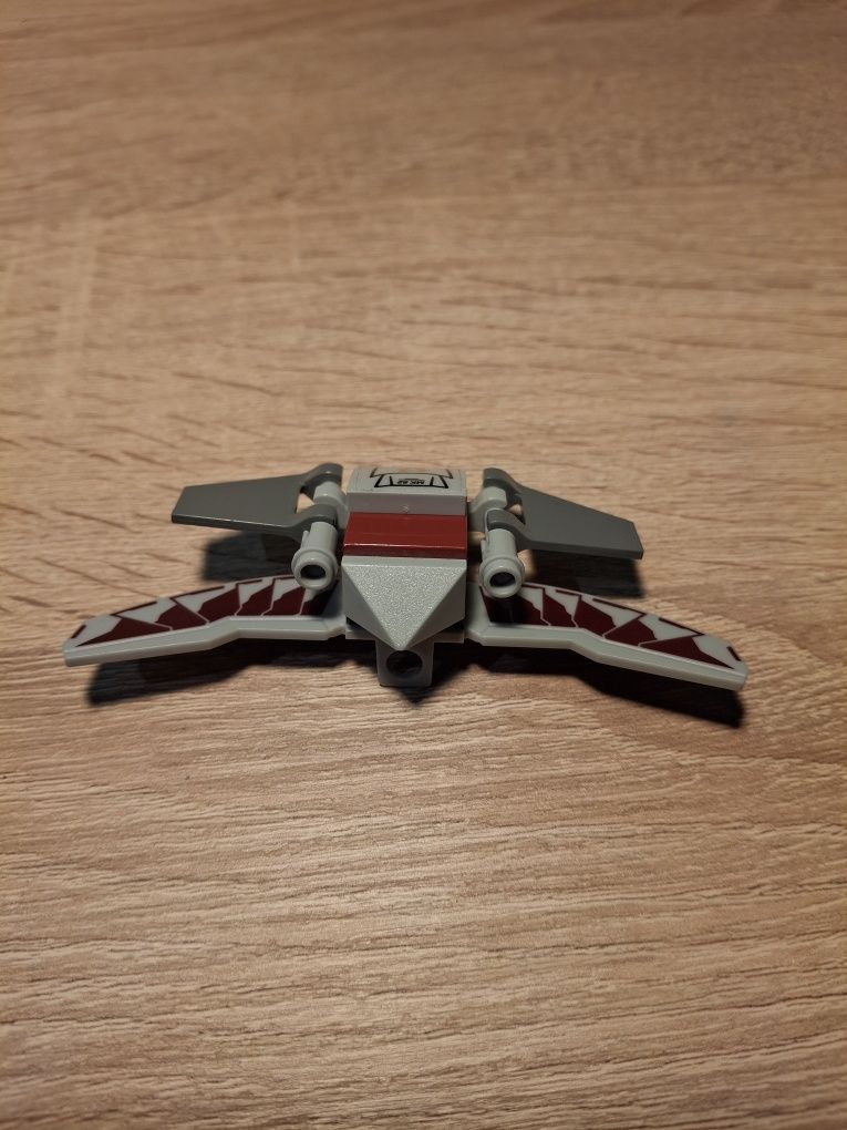 Lego 76050 pościg za crossbonesem, odrzutowiec