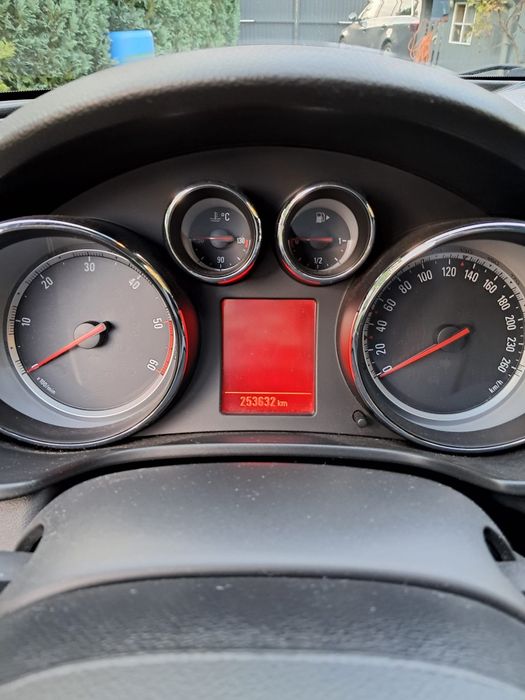 Opel Insignia 2.0 dtci 2011