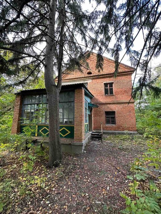 Продам бывший детский лагерь в центре пгт. Высокий