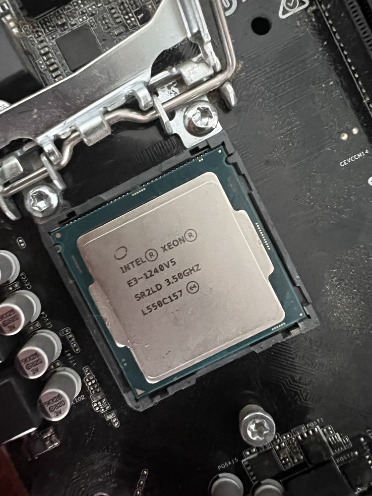 Комплект Xeon E3-1240 v5 + asrock h110m-dgs r3.0 + 16gb ddr4 2133 mhz