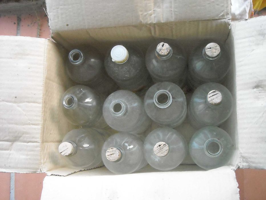 Conjunto garrafas vidro antigas litro forma original - oleo Mucai