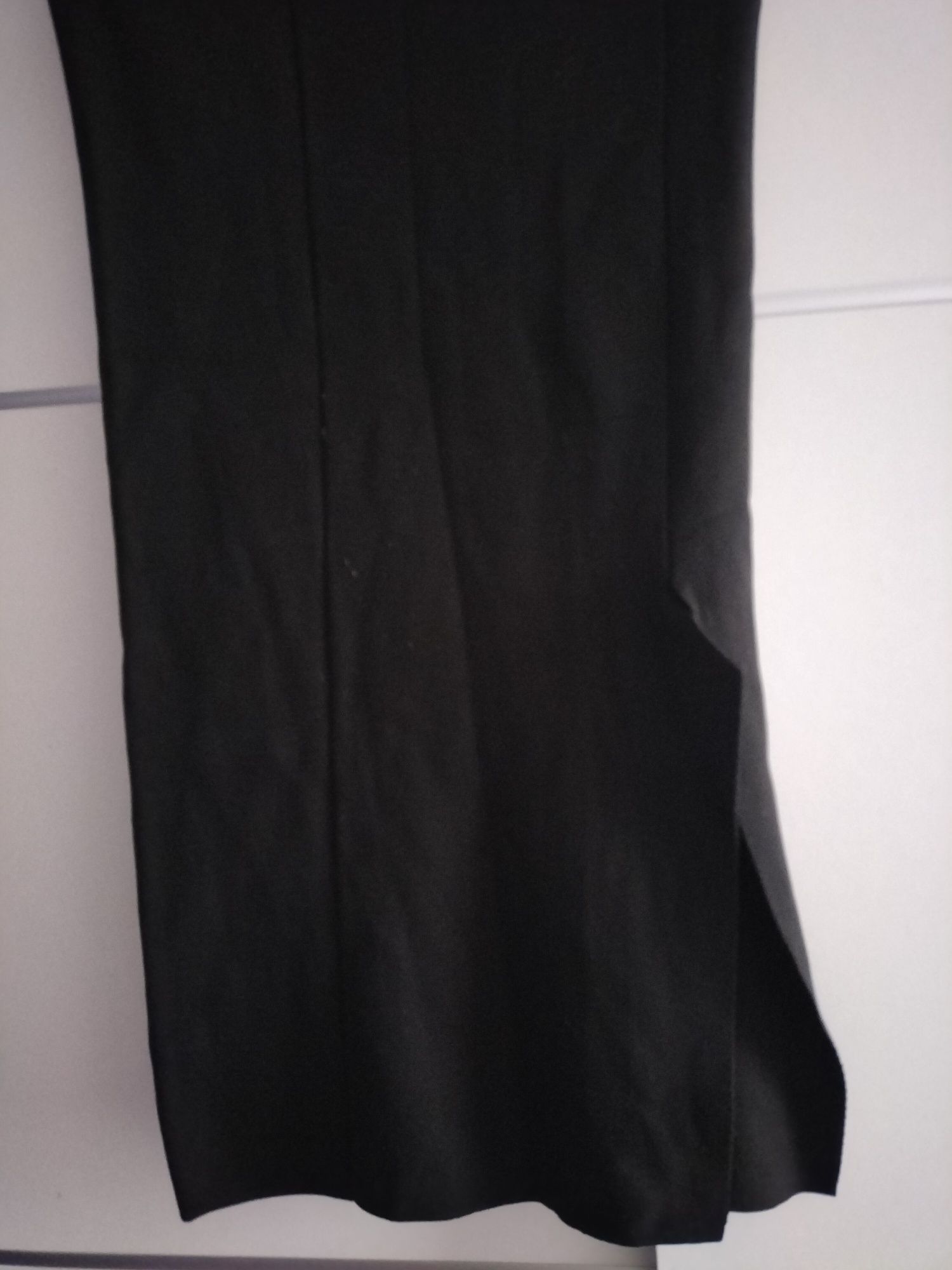 Spódnica czarna z rozporkiem
