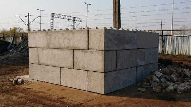 Bloki betonowe, blok betonowy, mur oporowy, zasieki w Jarosławiu