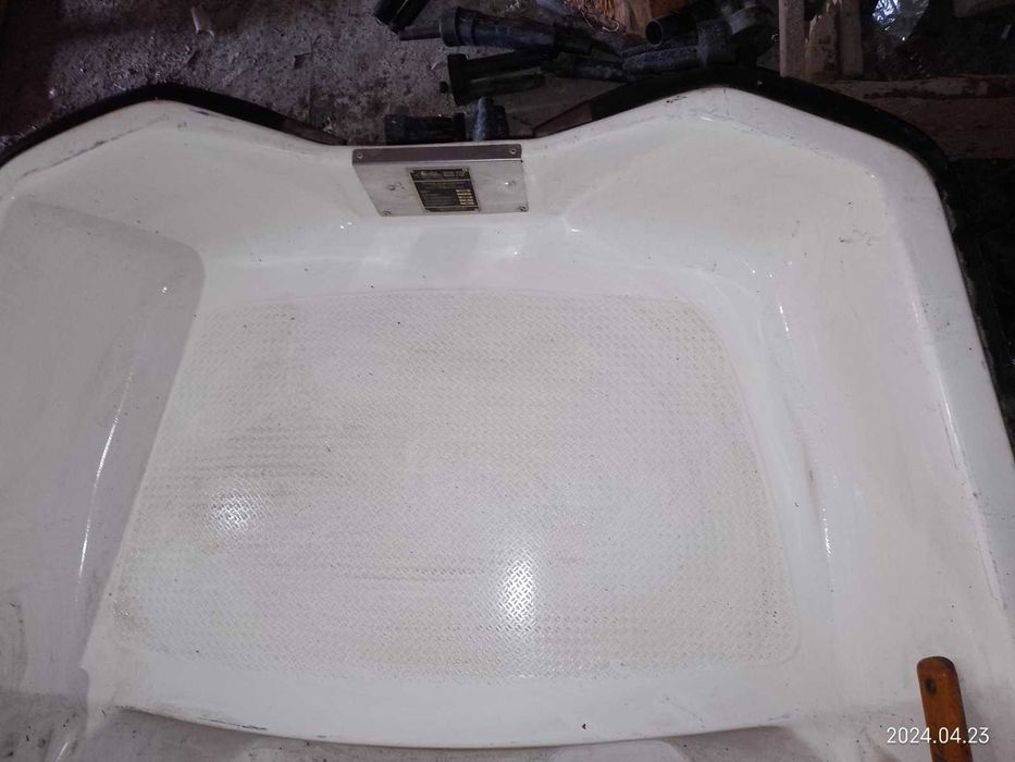 Лодка моторно-гребна пластикова б/в