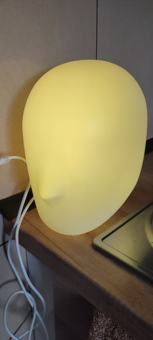 Lampka RGB w kształcie głowy – zmieniająca kolory