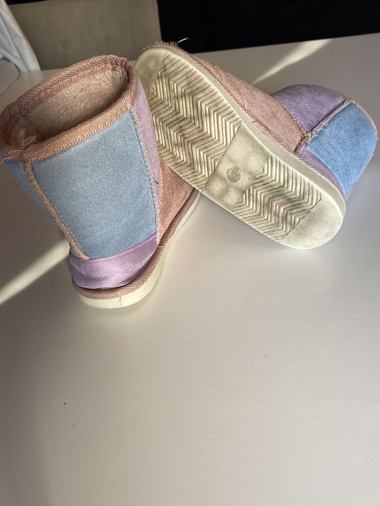 Botas forradas com pelo, tamanho 32