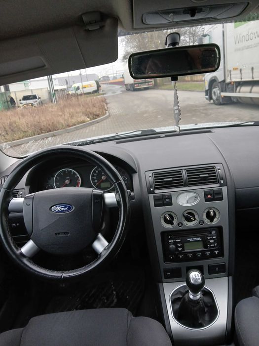 Ford mondeo sedan 1.8 benzyna
