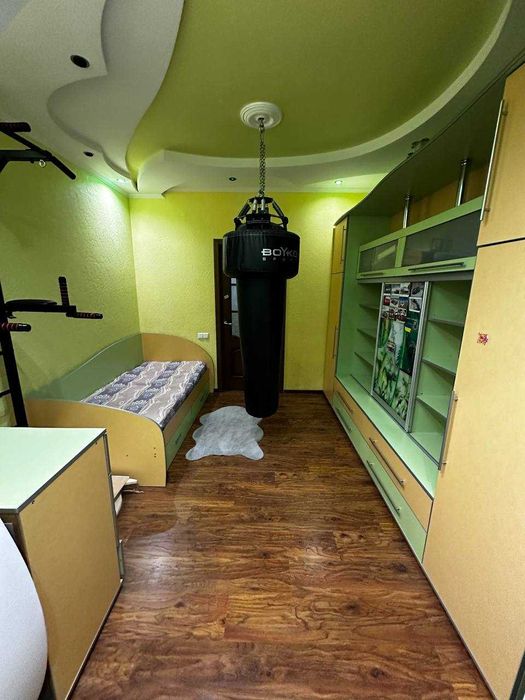 3к квартира на Південно-Заході з меблями і технікою!Гарний ТОРГ!