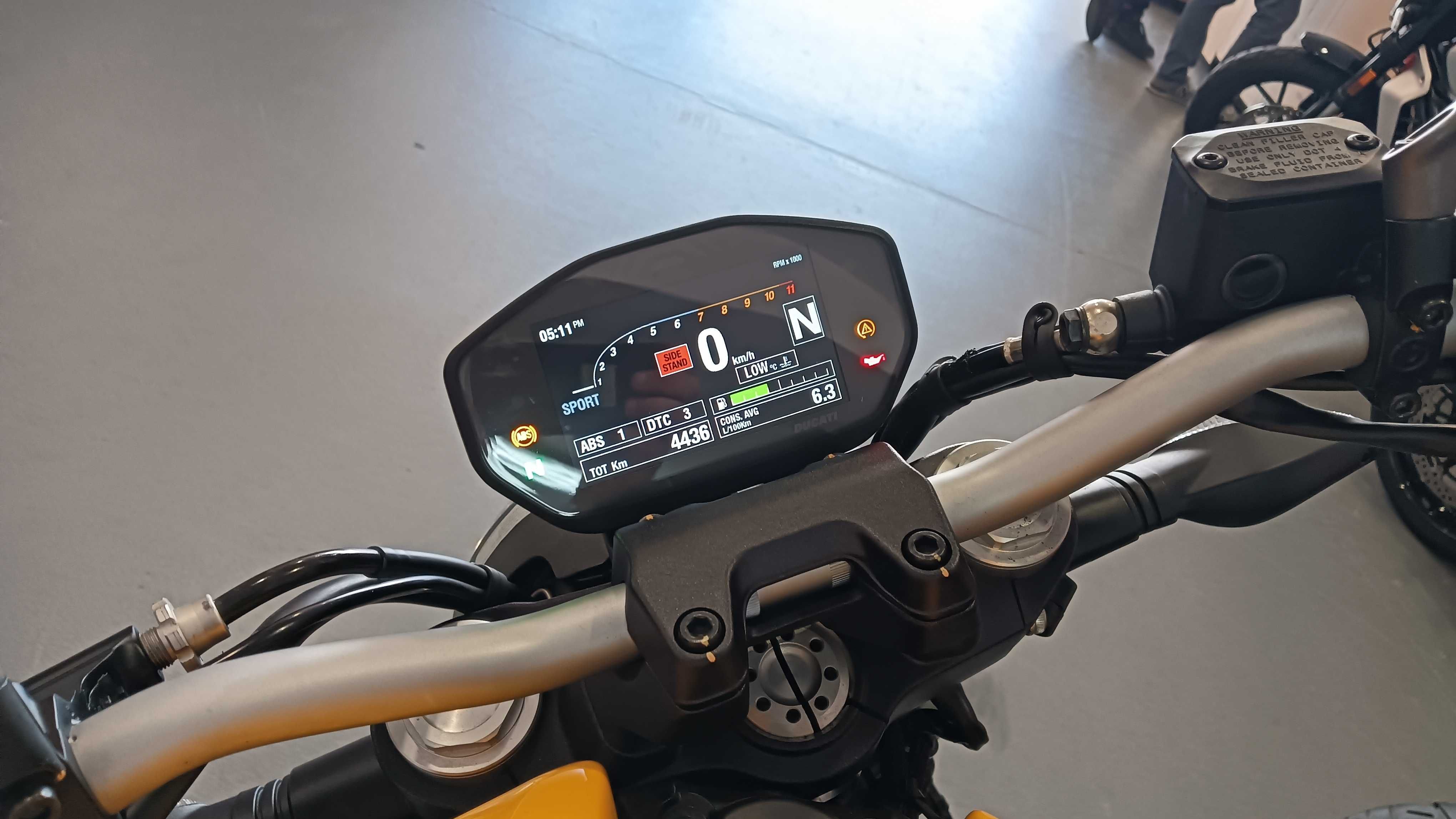 Ducati Monster 821 - Yellow SE