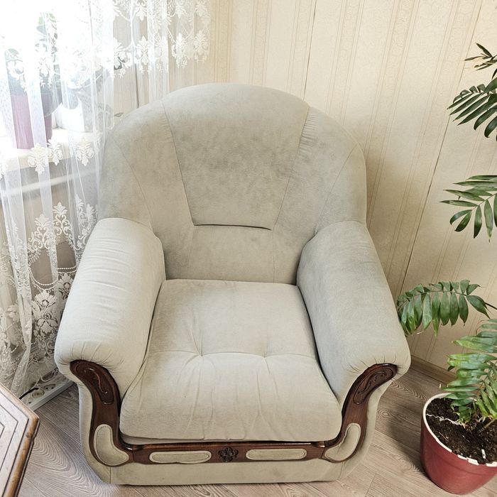 Красивые кресла (2 шт.)
