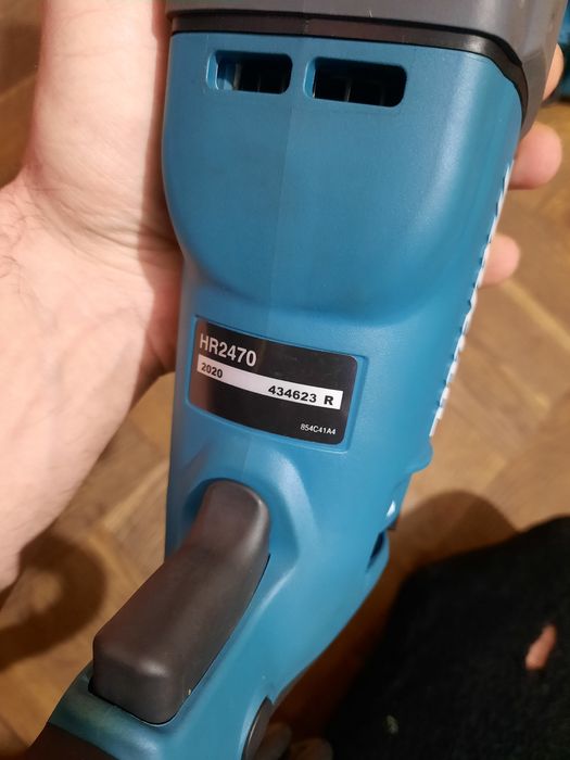 Стан нового,оригінал!!Перфоратор Makita HR 2470,780вт,2.4дж+свердла