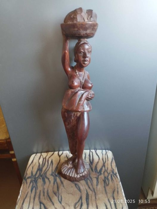 Статуэтка из красного дерева !