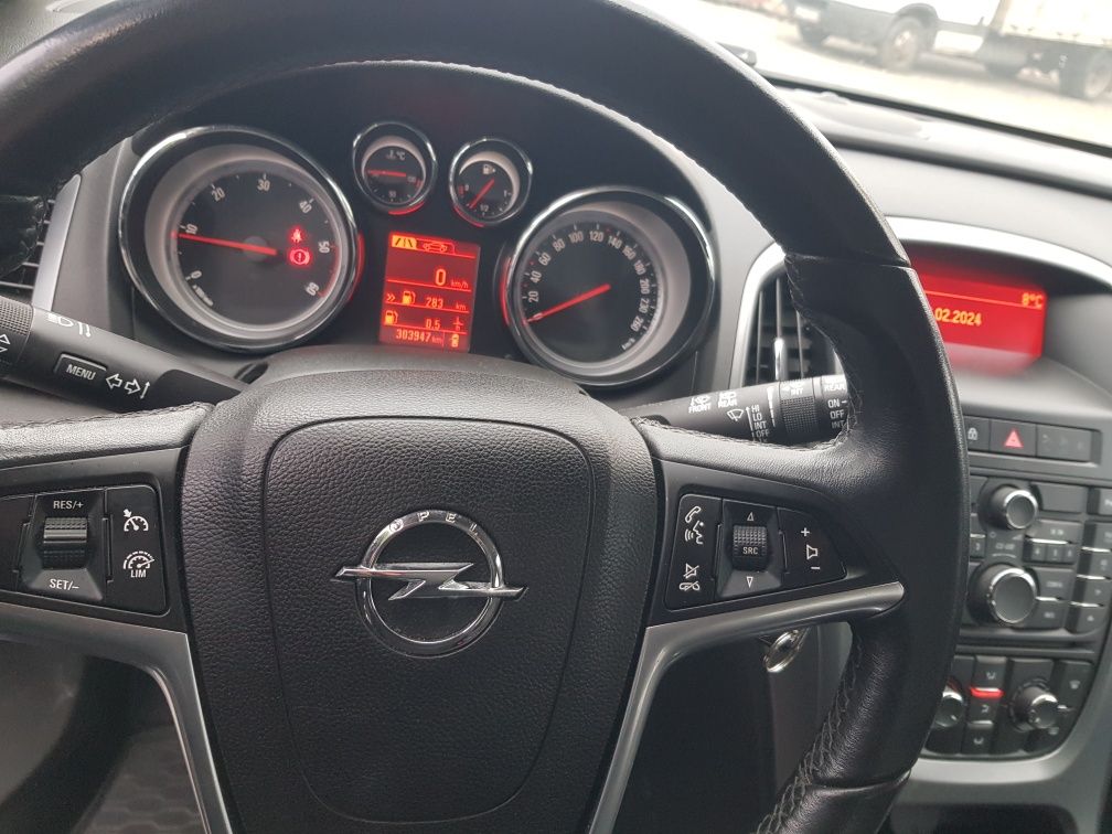 Opel Astra kombi J lV generacja