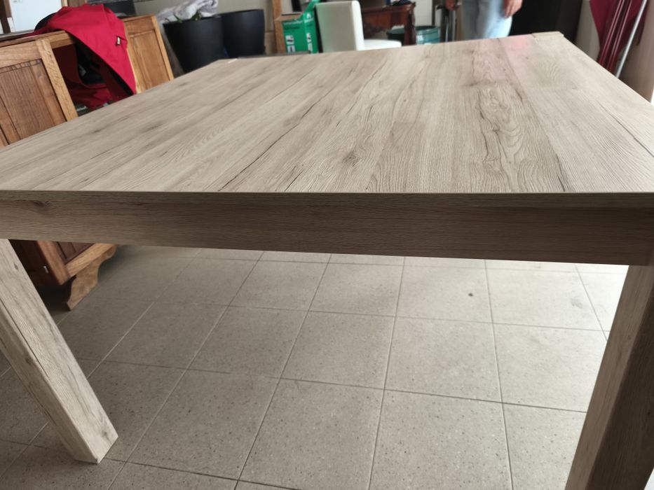 Mesa quadrada para 8 pessoas