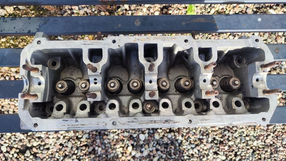 Głowica 06B103373T VW 1,6 benzyna