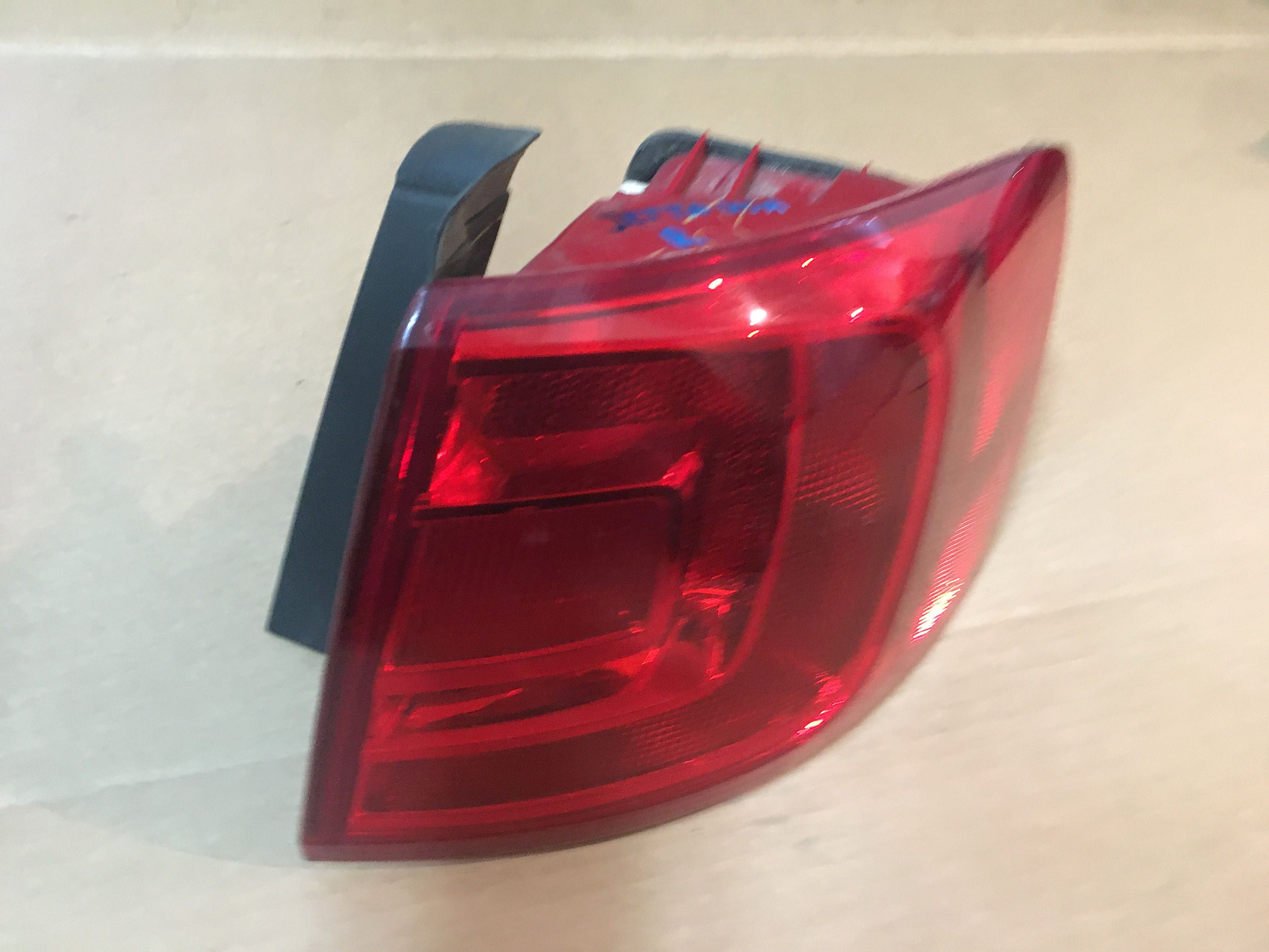 Lampa prawy tył vw jetta USA