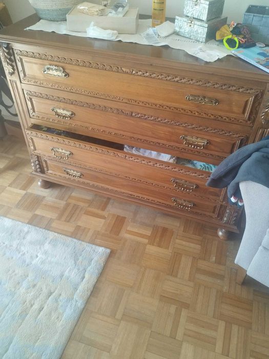 Quarto completo antigo com guarda vestidos 3 portas