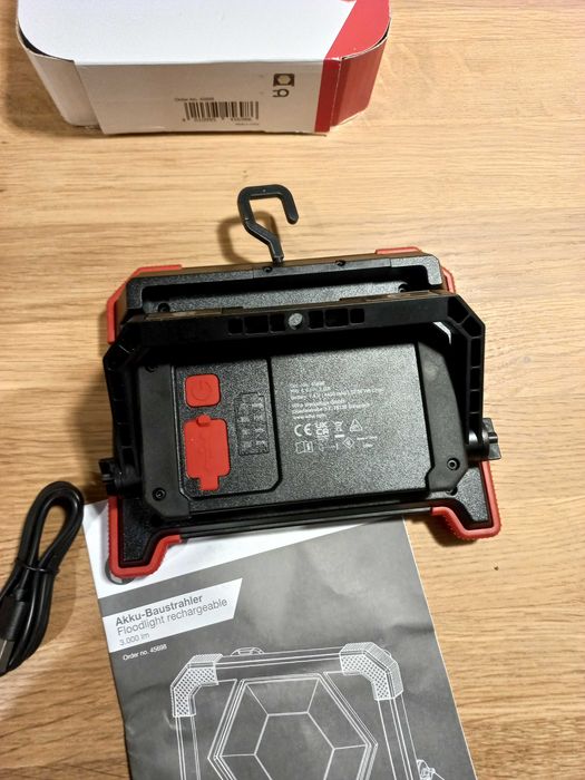 Wiha akumulatorowy reflektor budowlany 30 W, 3 000 lm nowy