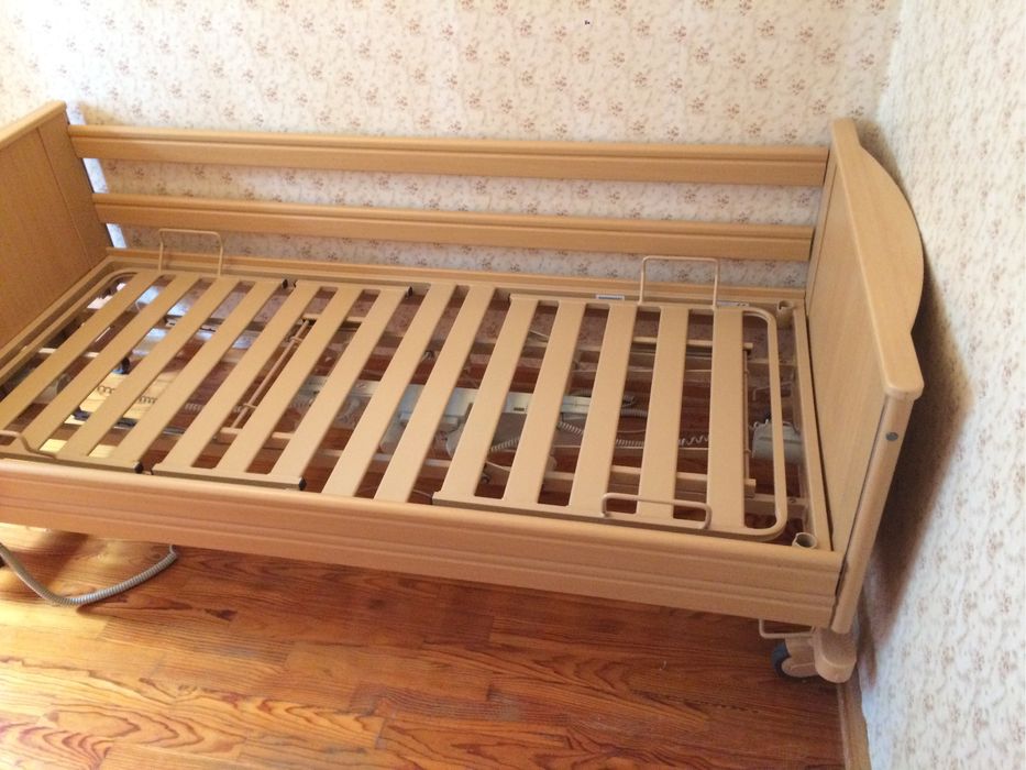 Łóżko rehabilitacyjne z materacem