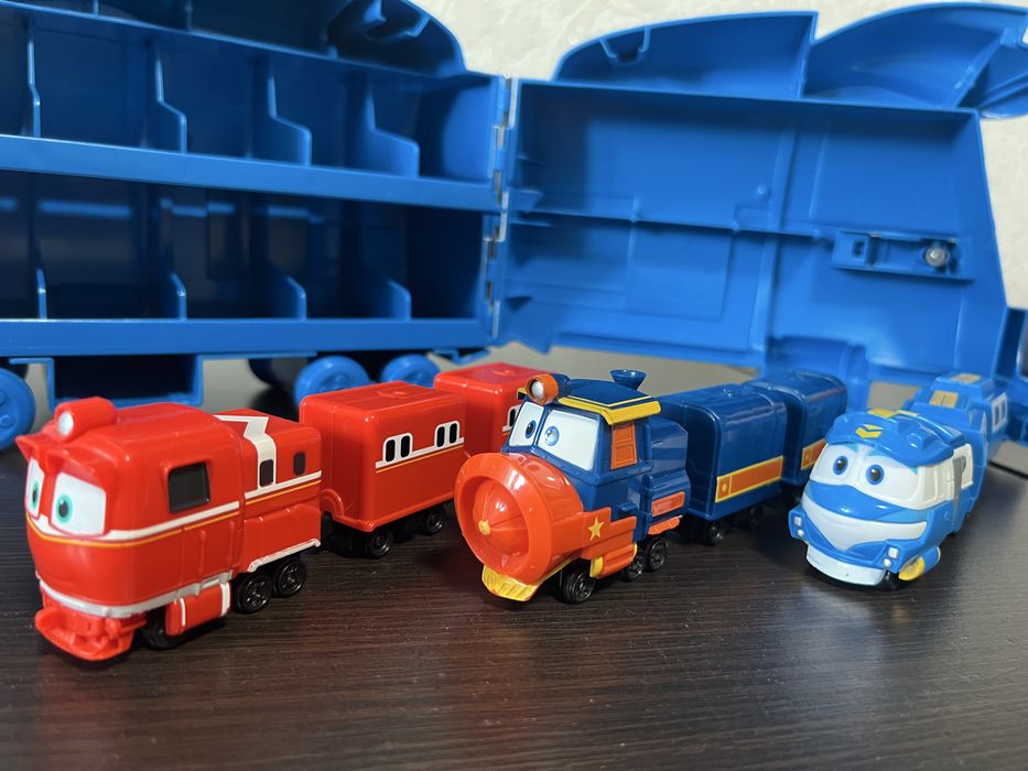 Ігровий набір кейс робот-потяг Кей