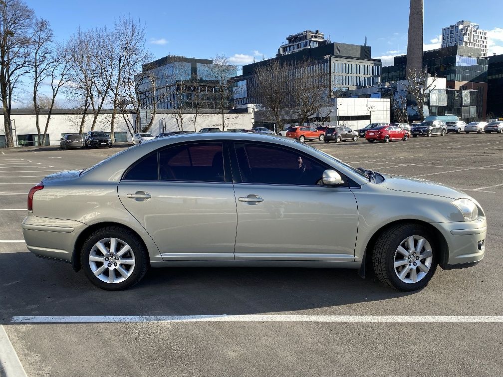 Toyota Avensis 2008 в гарному стані