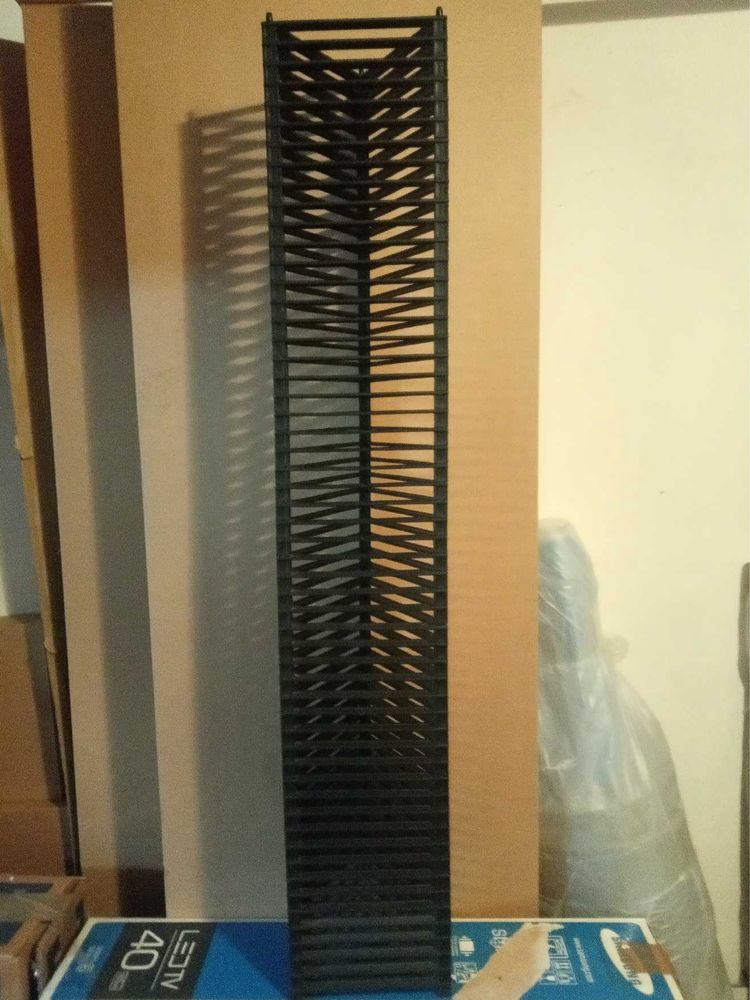 Stojak plastikowy na plyty CD