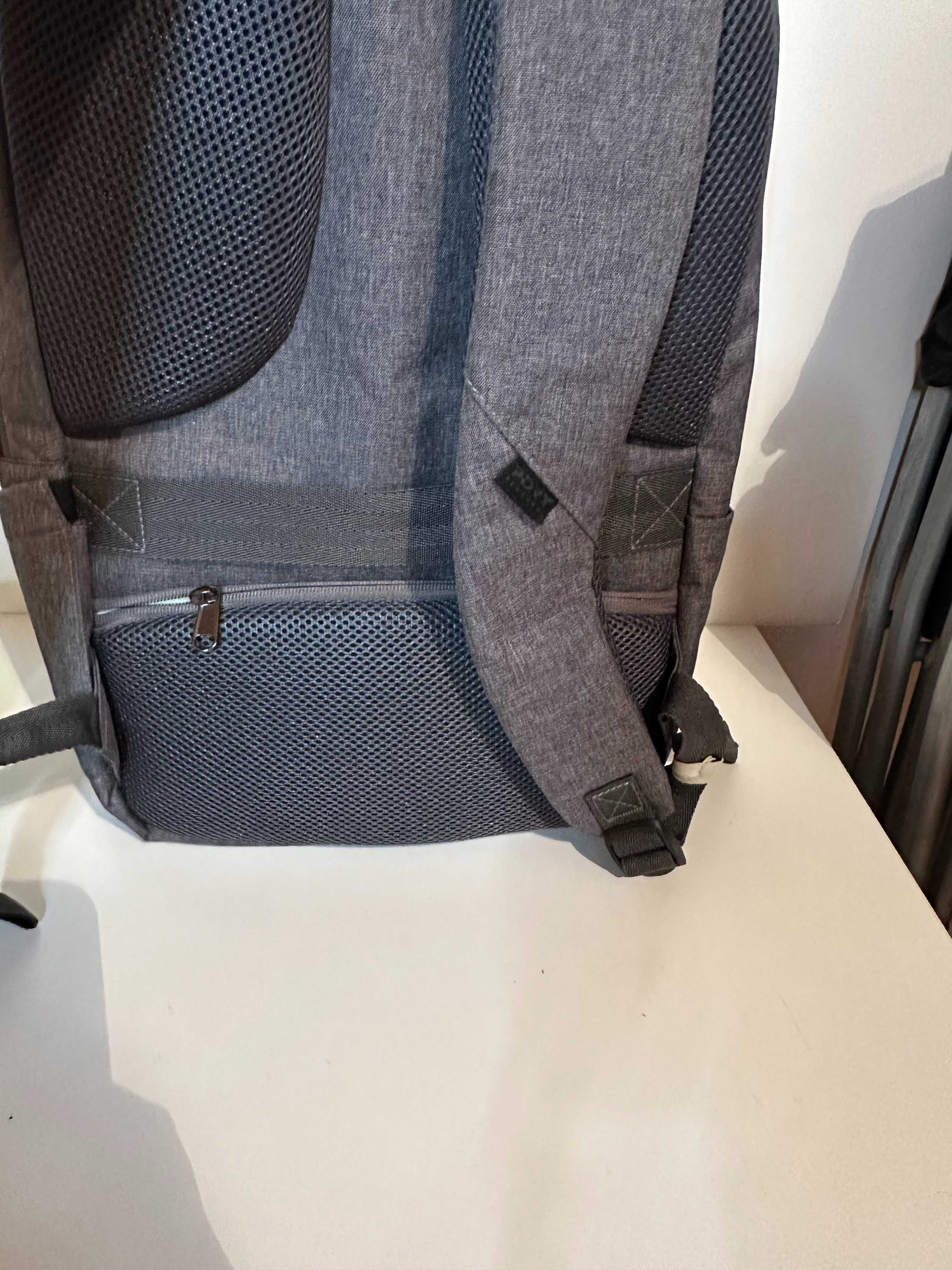 Mochila PORT DESIGN - com capa