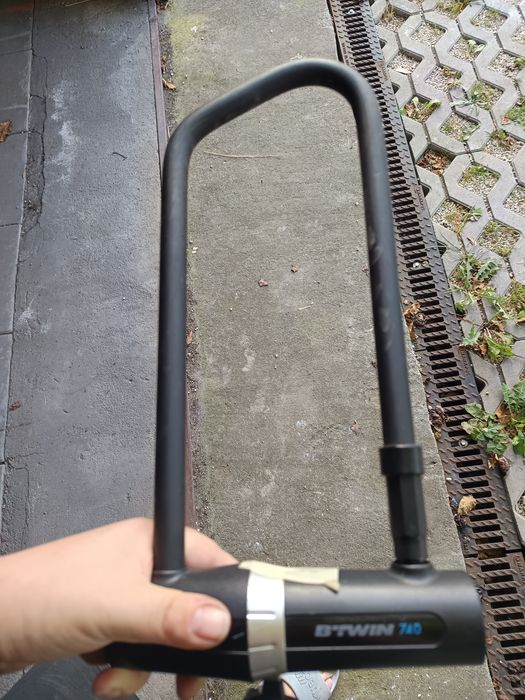 zapięcie rowerowe typu U-lock marki B'Twin model 740