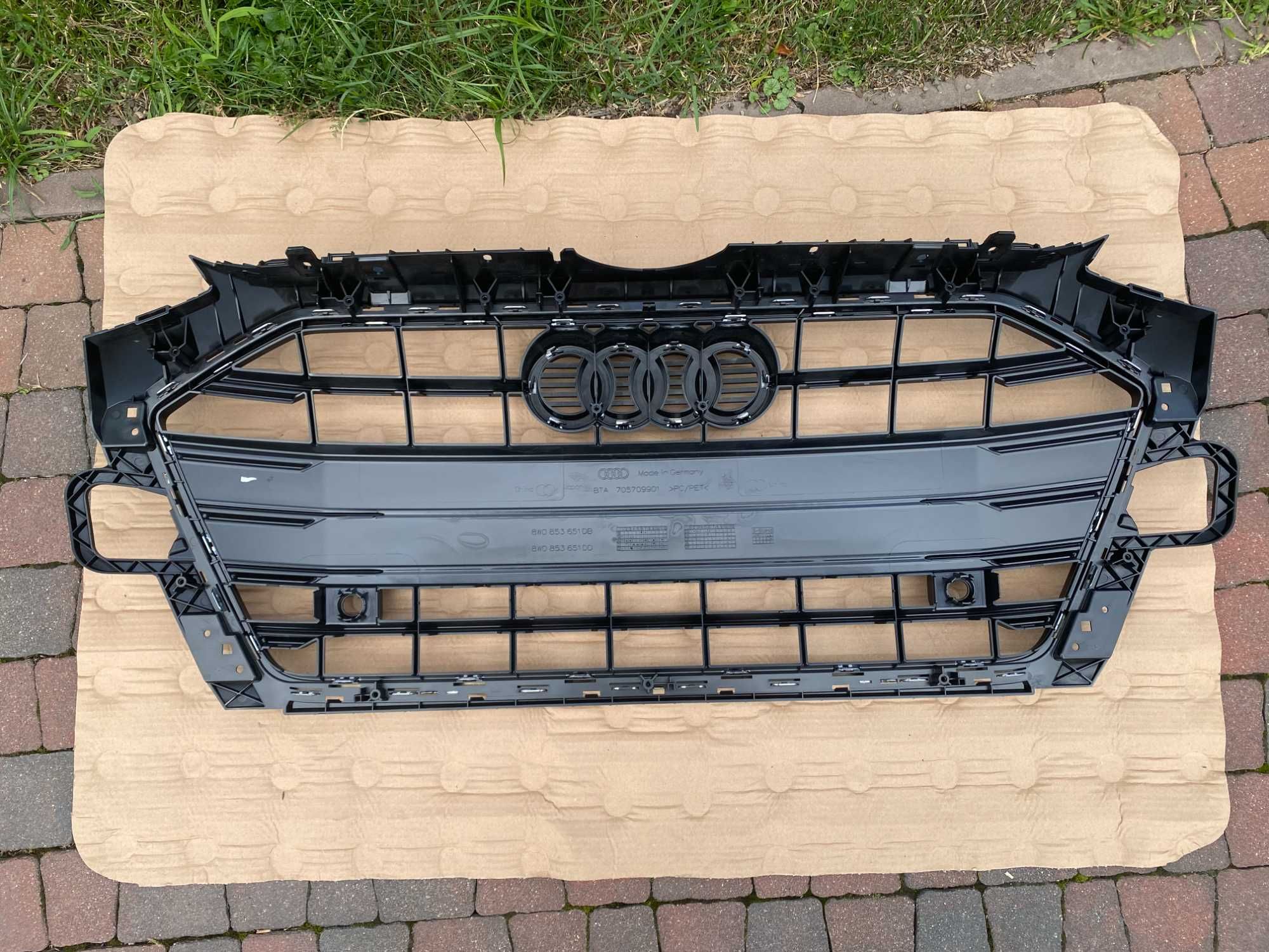 AUDI A4 B9 8W LIFT Grill Atrapa Chłodnicy OE