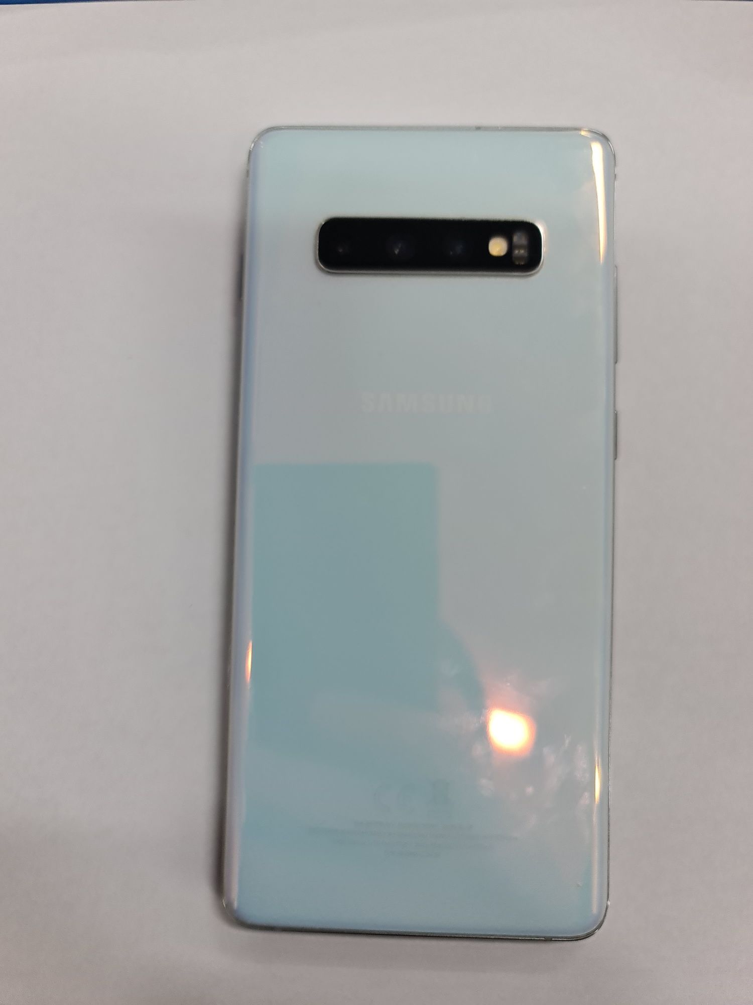 Продам Samsung S10 plus 8/128