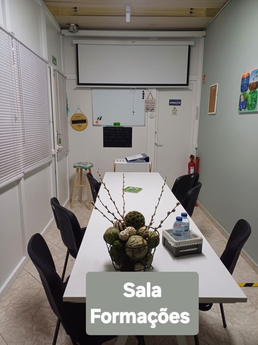 Subaluger secretária,sala reunião/formação, edp, net e publicidade
